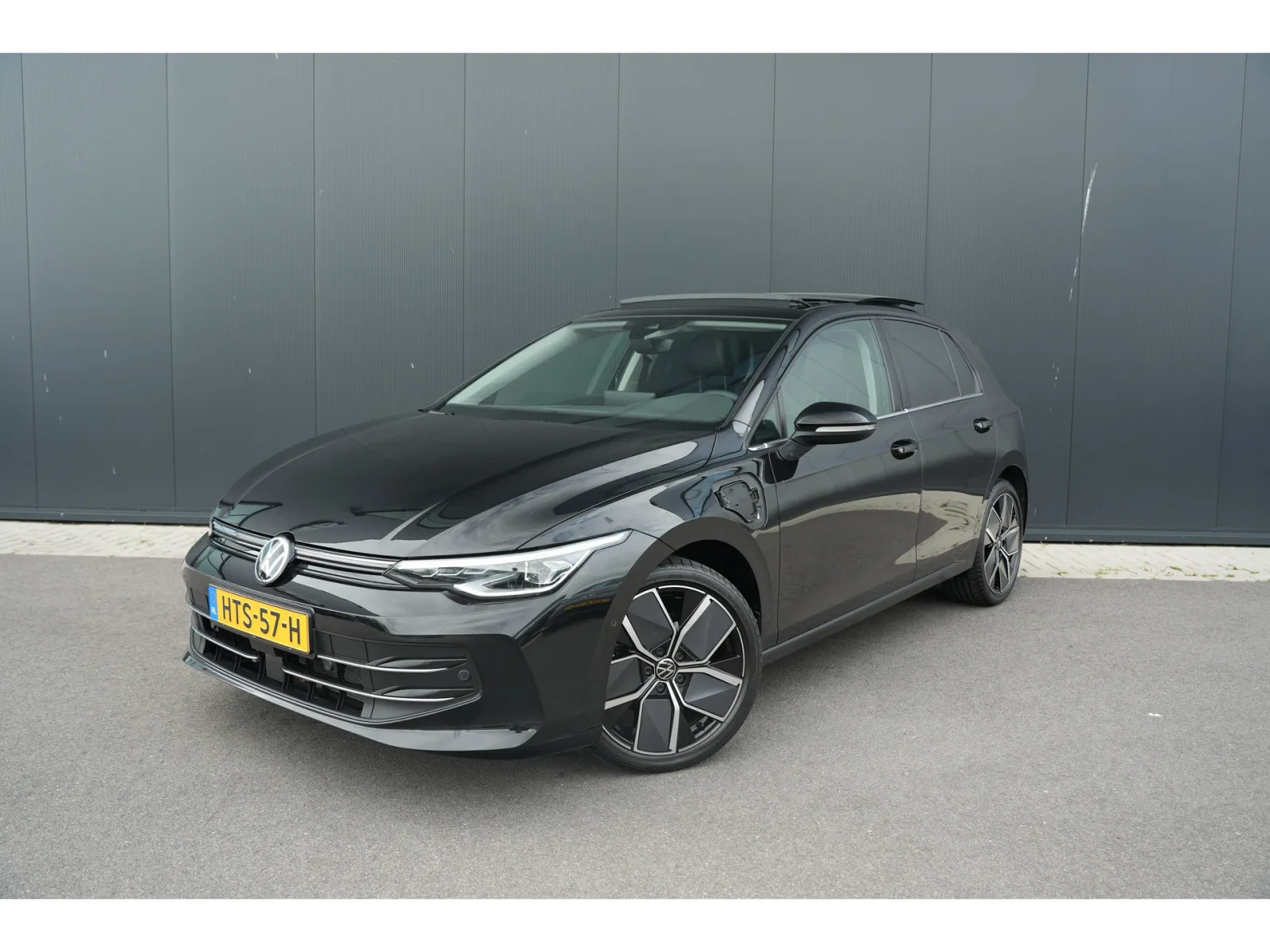 Volkswagen Golf (2025) — foto 1