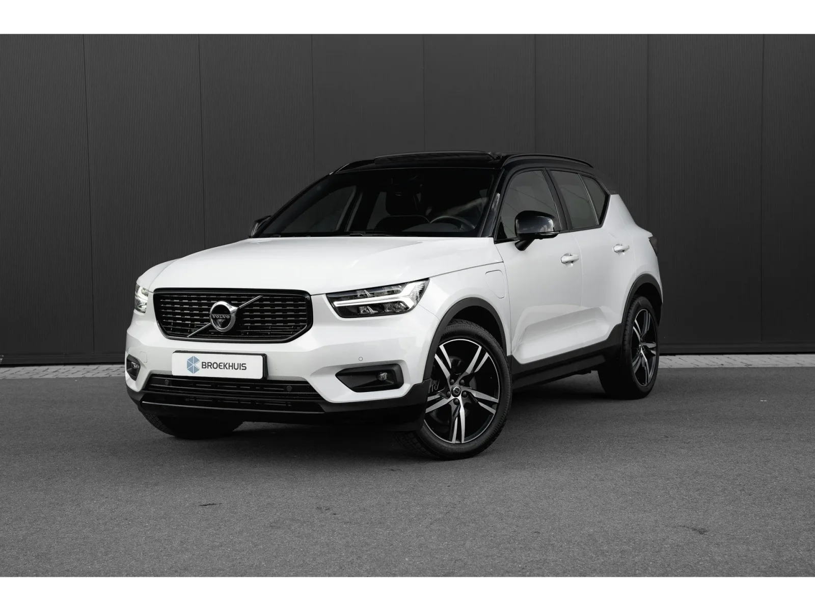 Volvo XC40 (2021) — foto 1