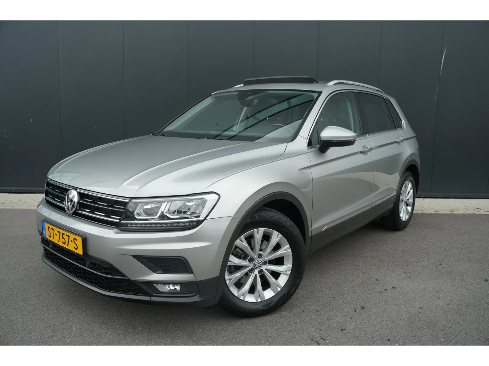 Volkswagen Tiguan (2018) — foto 1