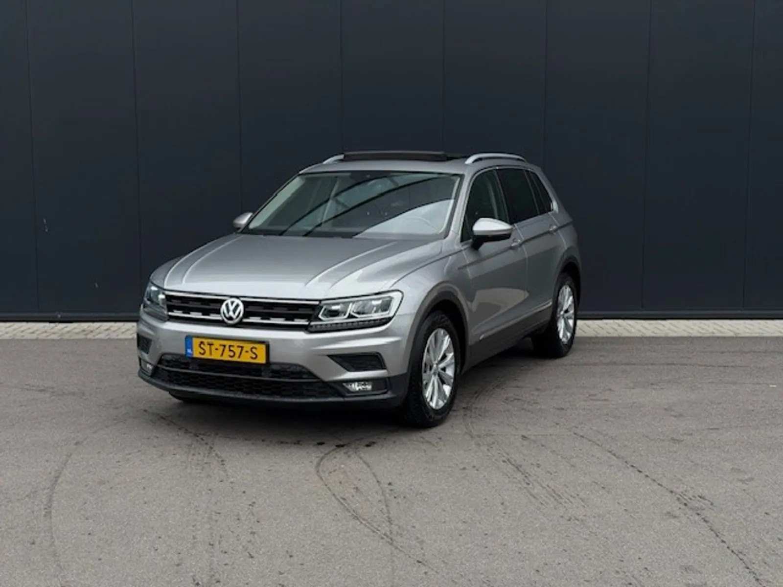 Volkswagen Tiguan (2018) — foto 1