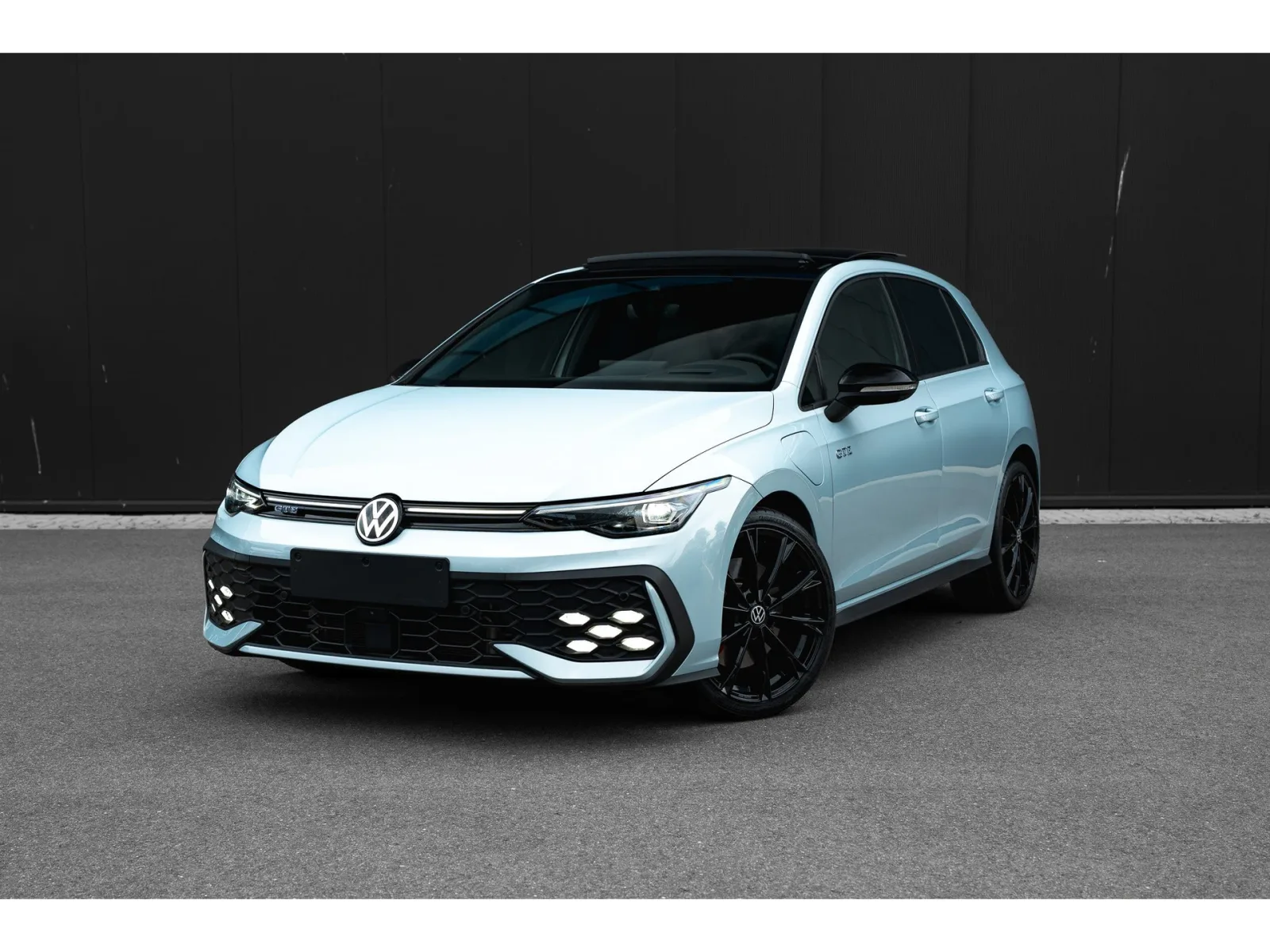 Volkswagen Golf (2025) — foto 1