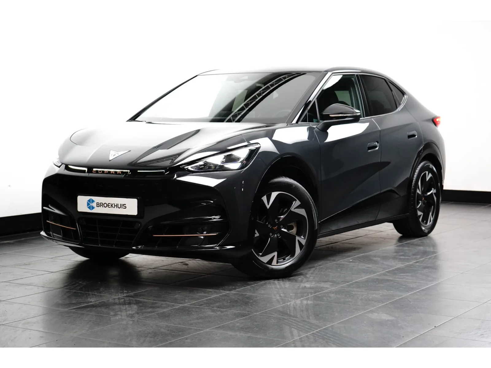 CUPRA Tavascan (2025) — foto 1