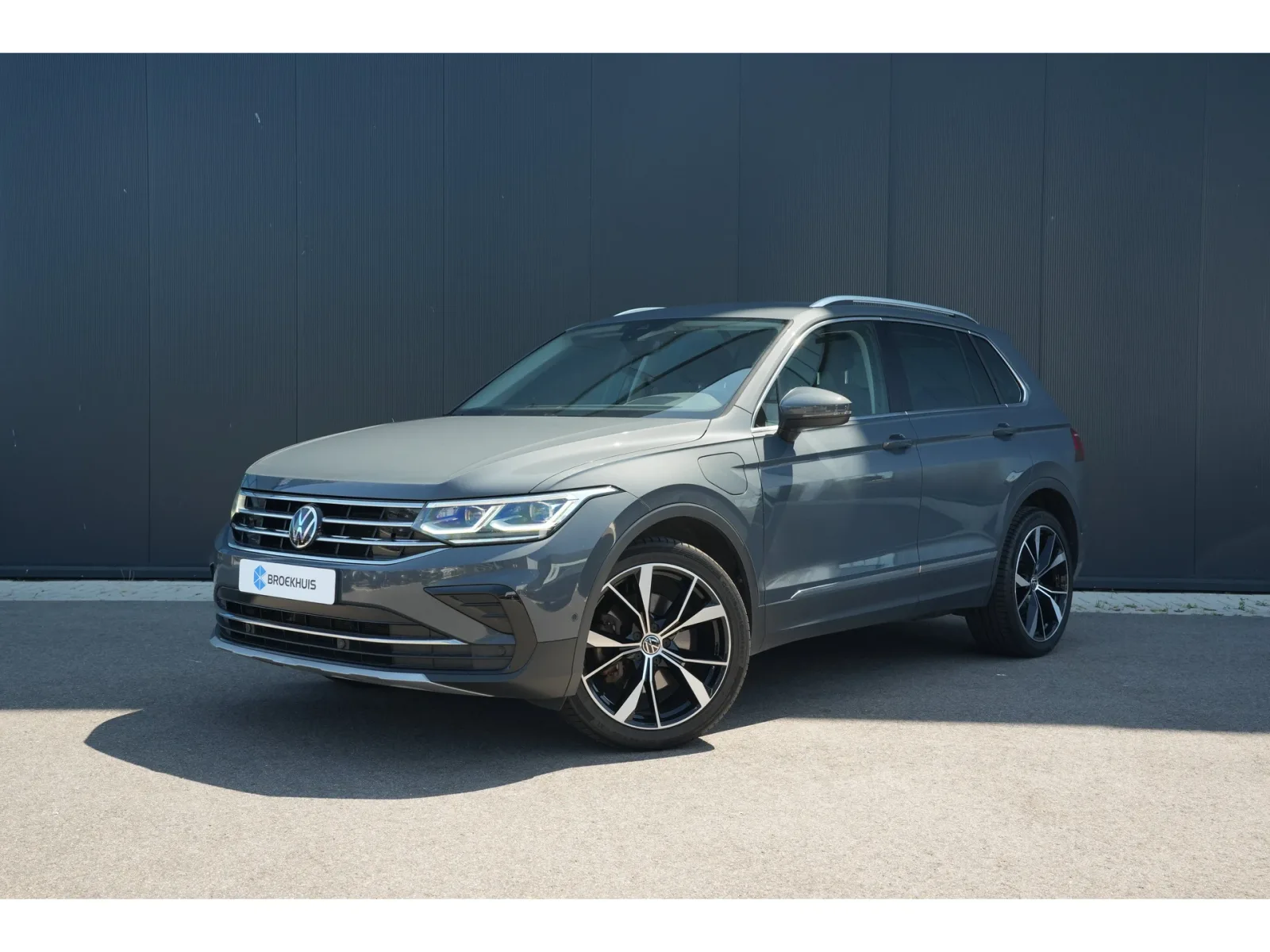 Volkswagen Tiguan (2022) — foto 1