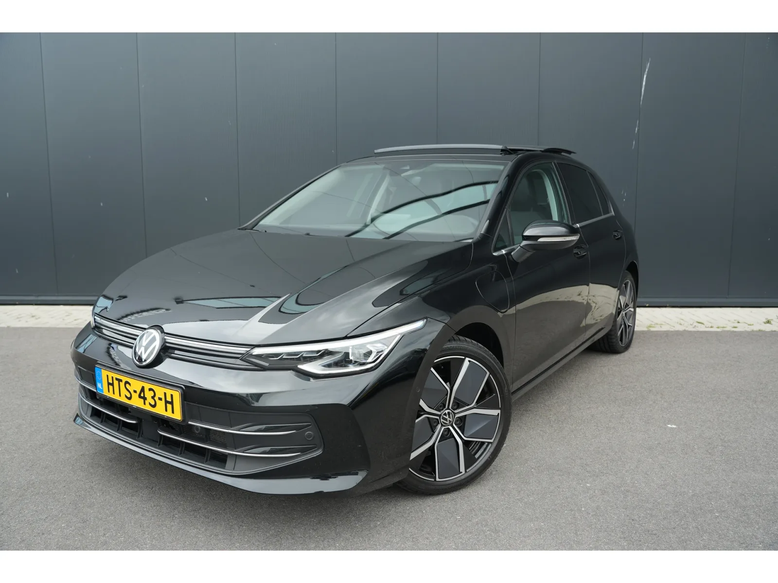 Volkswagen Golf (2025) — foto 1