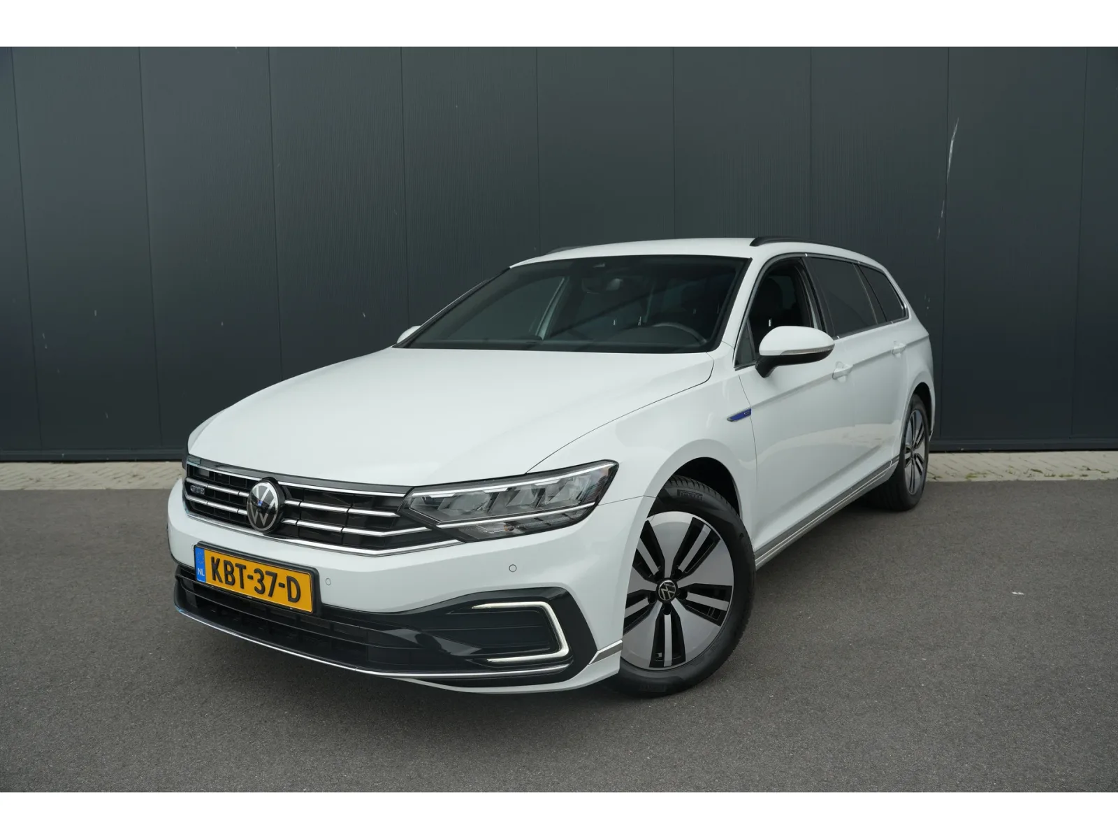 Volkswagen Passat (2021) — foto 1