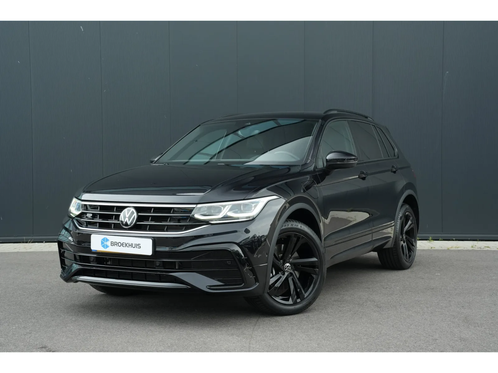 Volkswagen Tiguan (2022) — foto 1