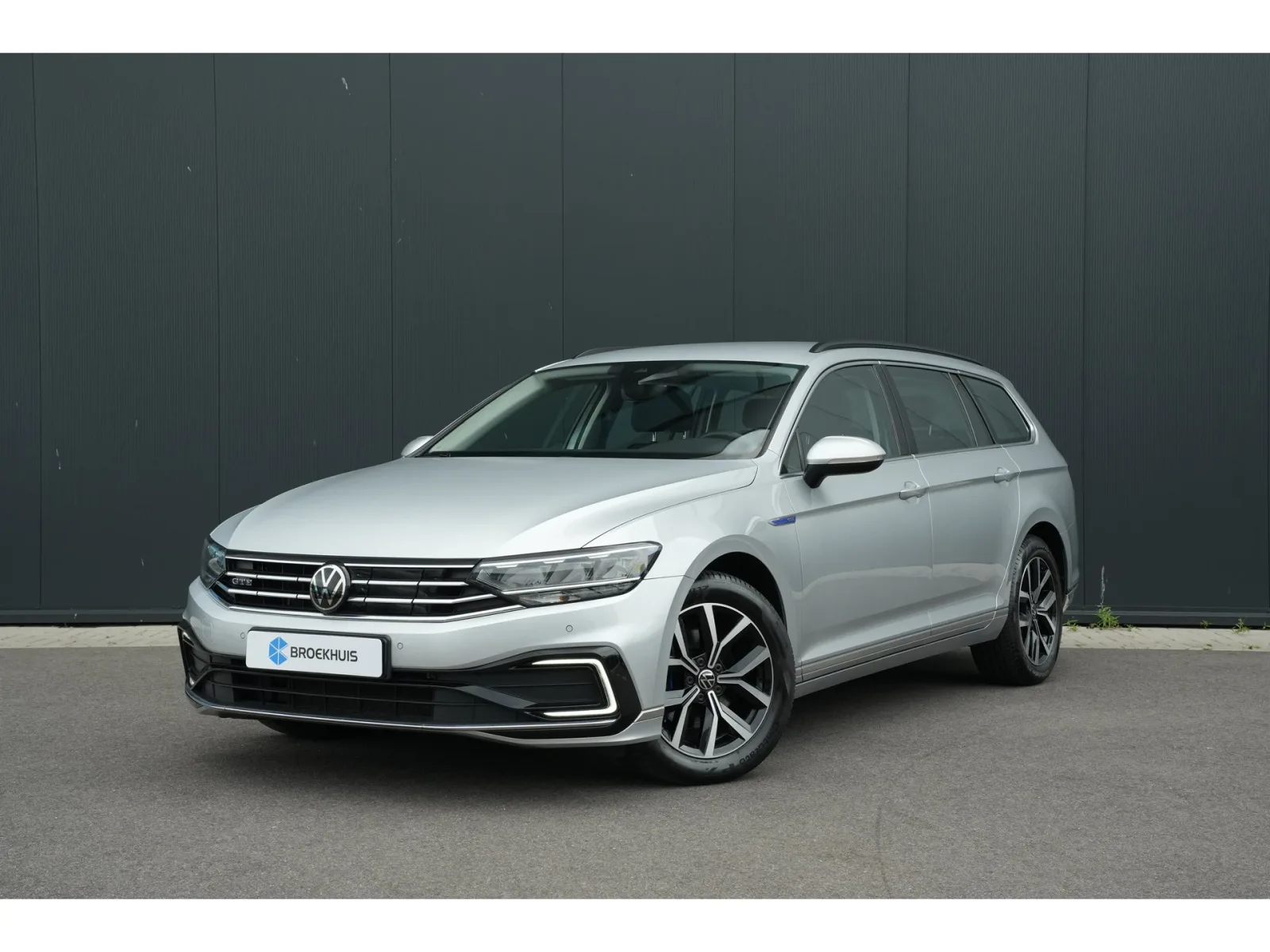 Volkswagen Passat (2021) — foto 1