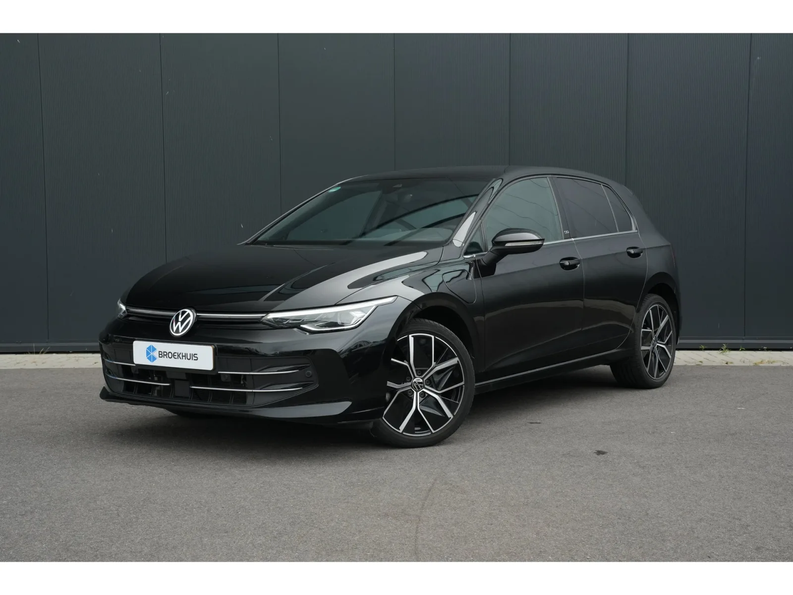 Volkswagen Golf (2024) — foto 1