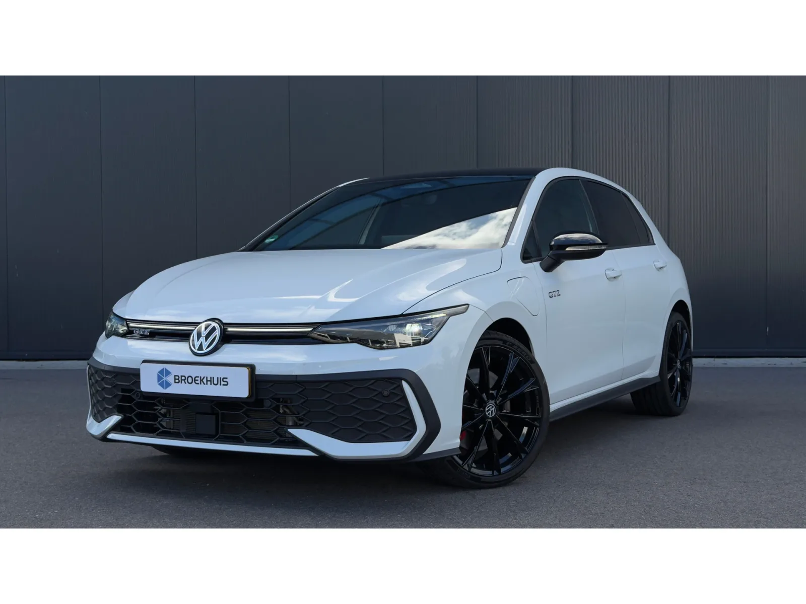 Volkswagen Golf (2025) — foto 1