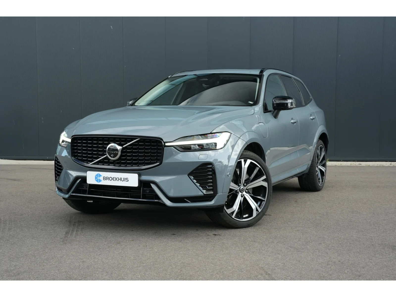 Volvo XC60 (2024) — foto 1
