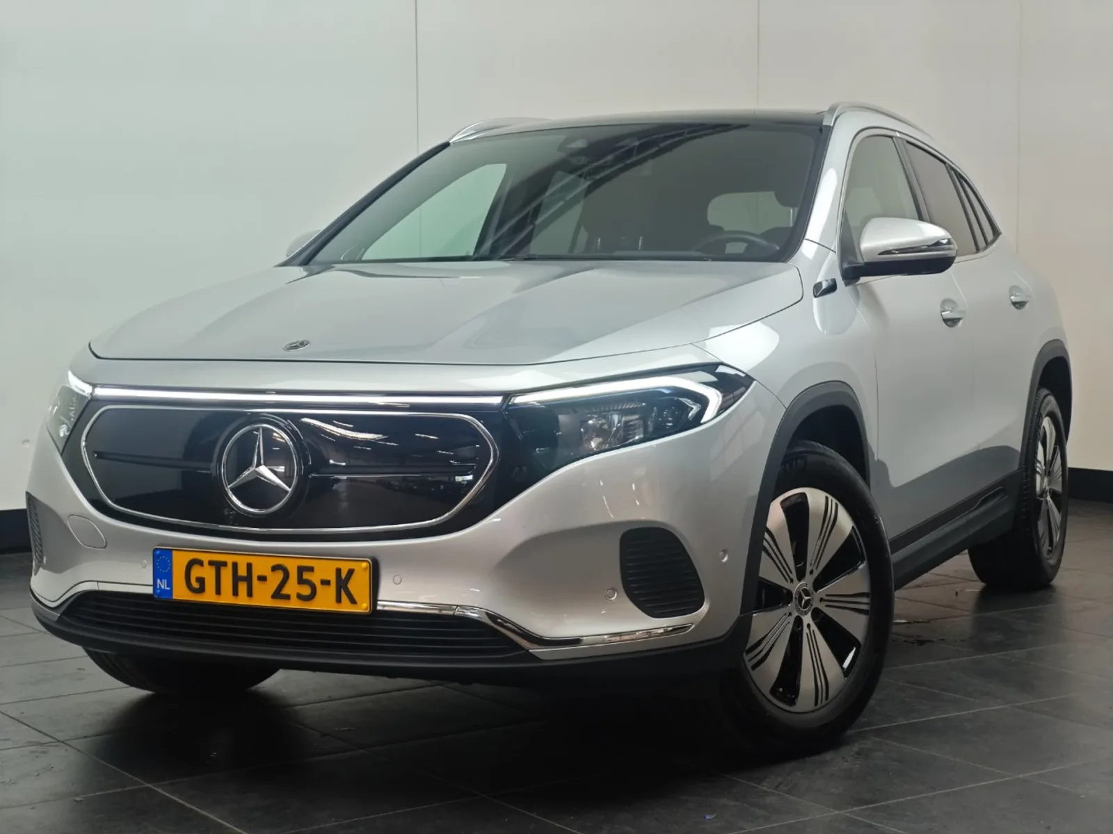Mercedes-Benz EQA (2021) — foto 1