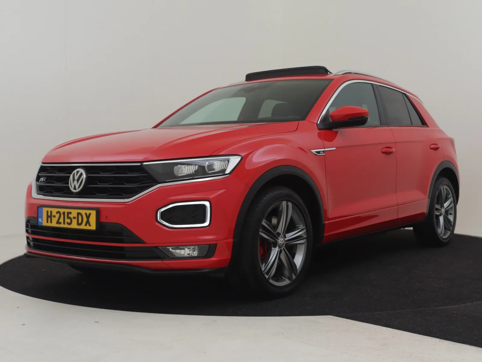 Volkswagen T-Roc (2020) — foto 1