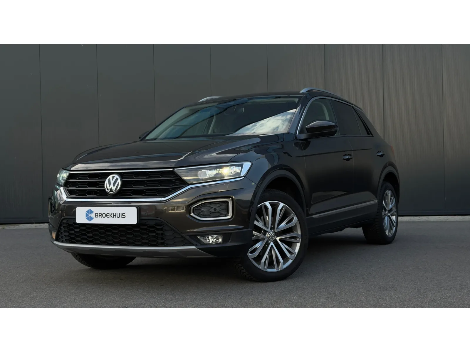 Volkswagen T-Roc (2020) — foto 1