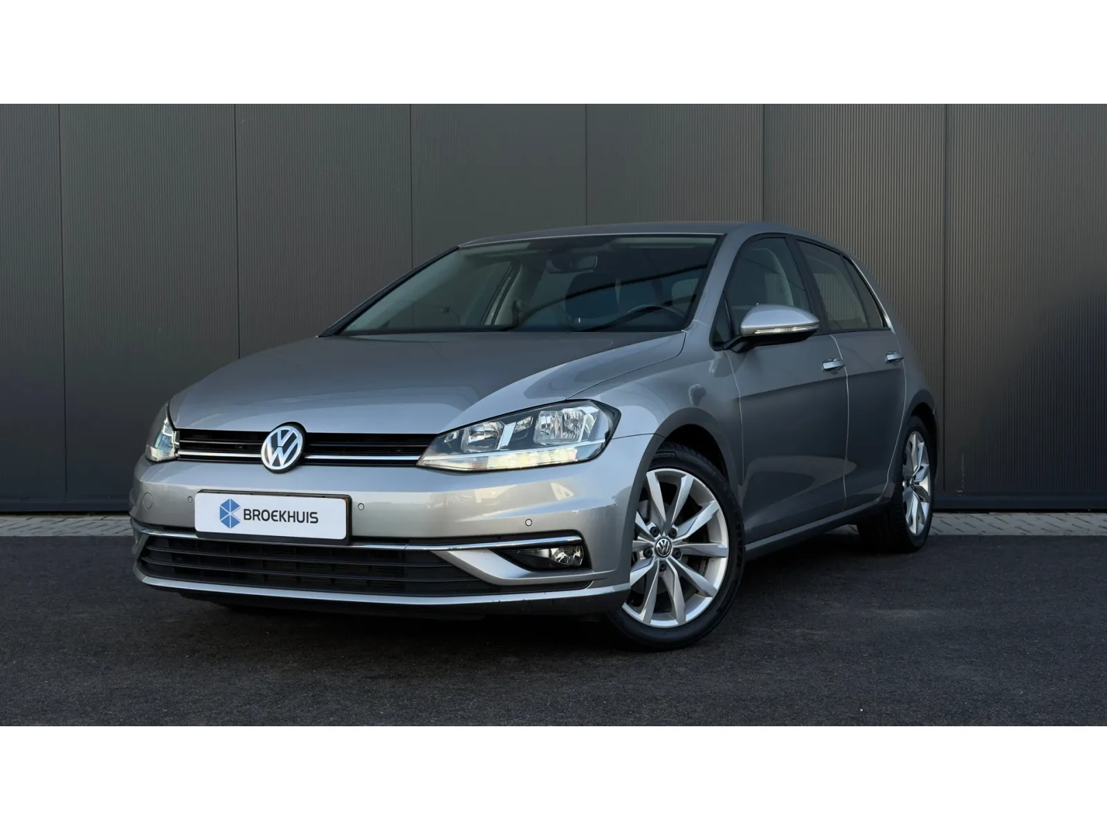 Volkswagen Golf (2020) — foto 1