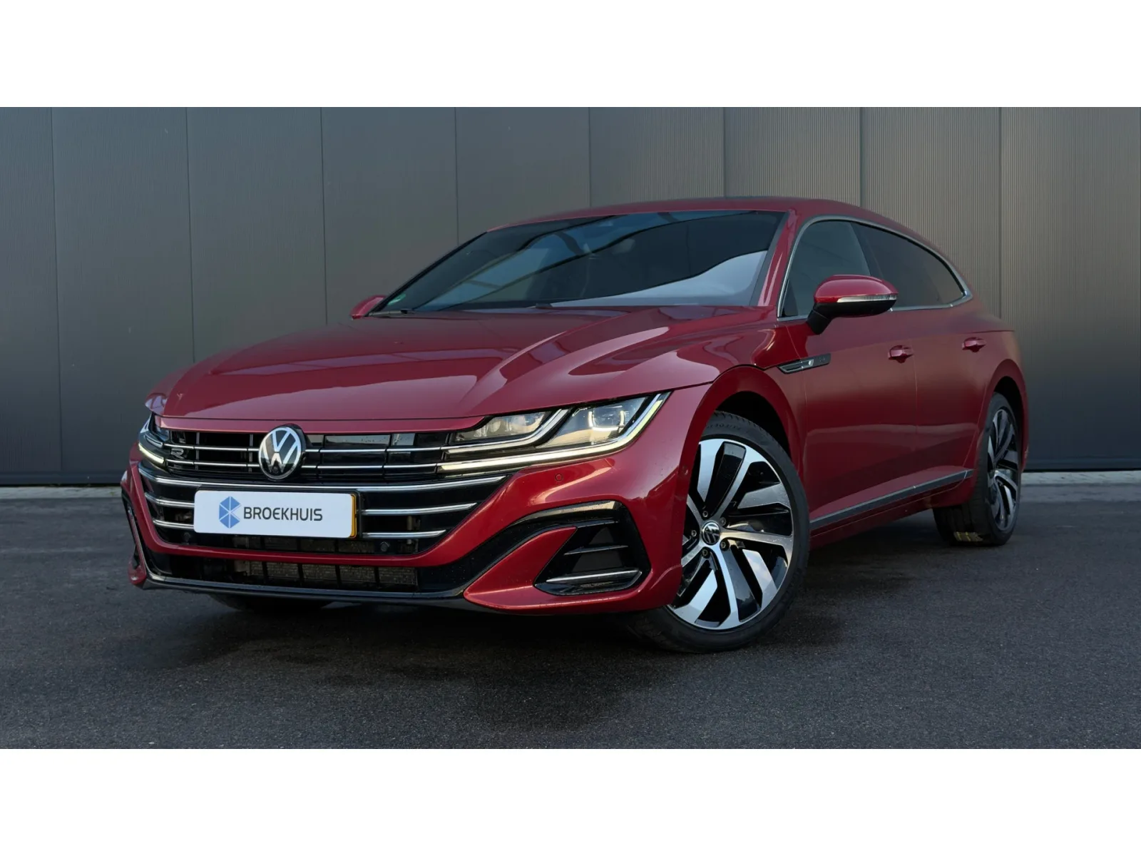 Volkswagen Arteon Shooting Brake (2023) — foto 1