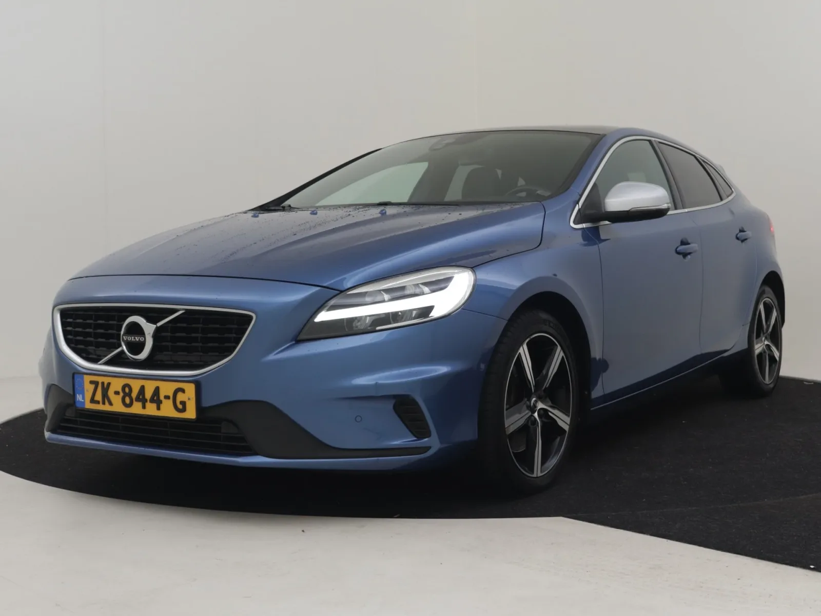 Volvo V40 (2019) — foto 1