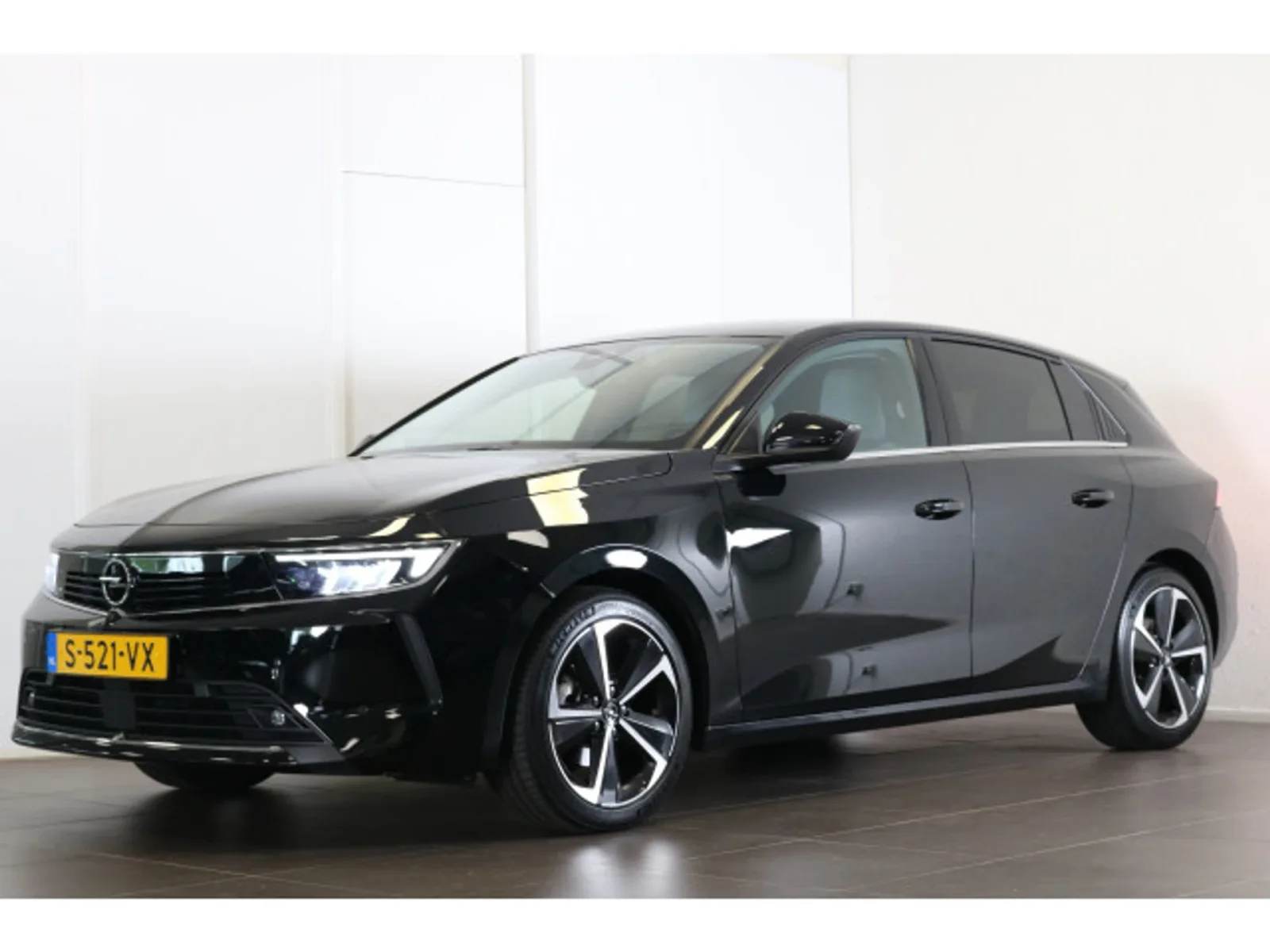 Opel Astra (2023) — foto 1