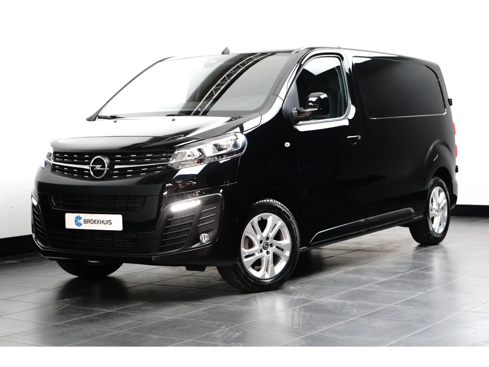 Opel Vivaro (2024) — foto 1