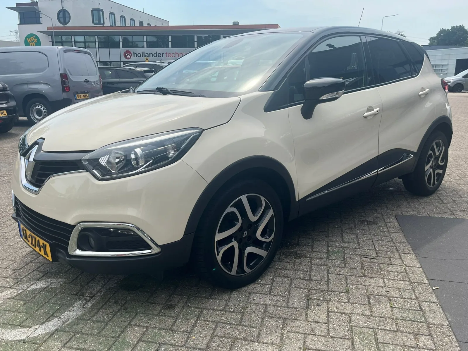 Renault Captur (2015) — foto 1