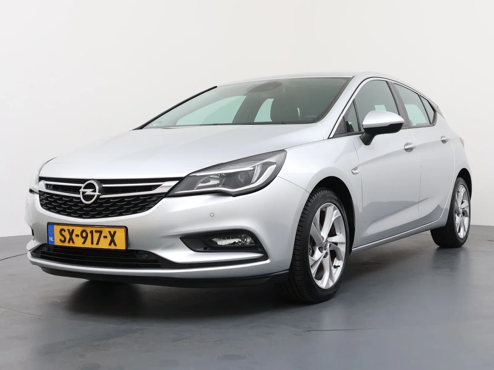 Opel Astra (2017) — foto 1