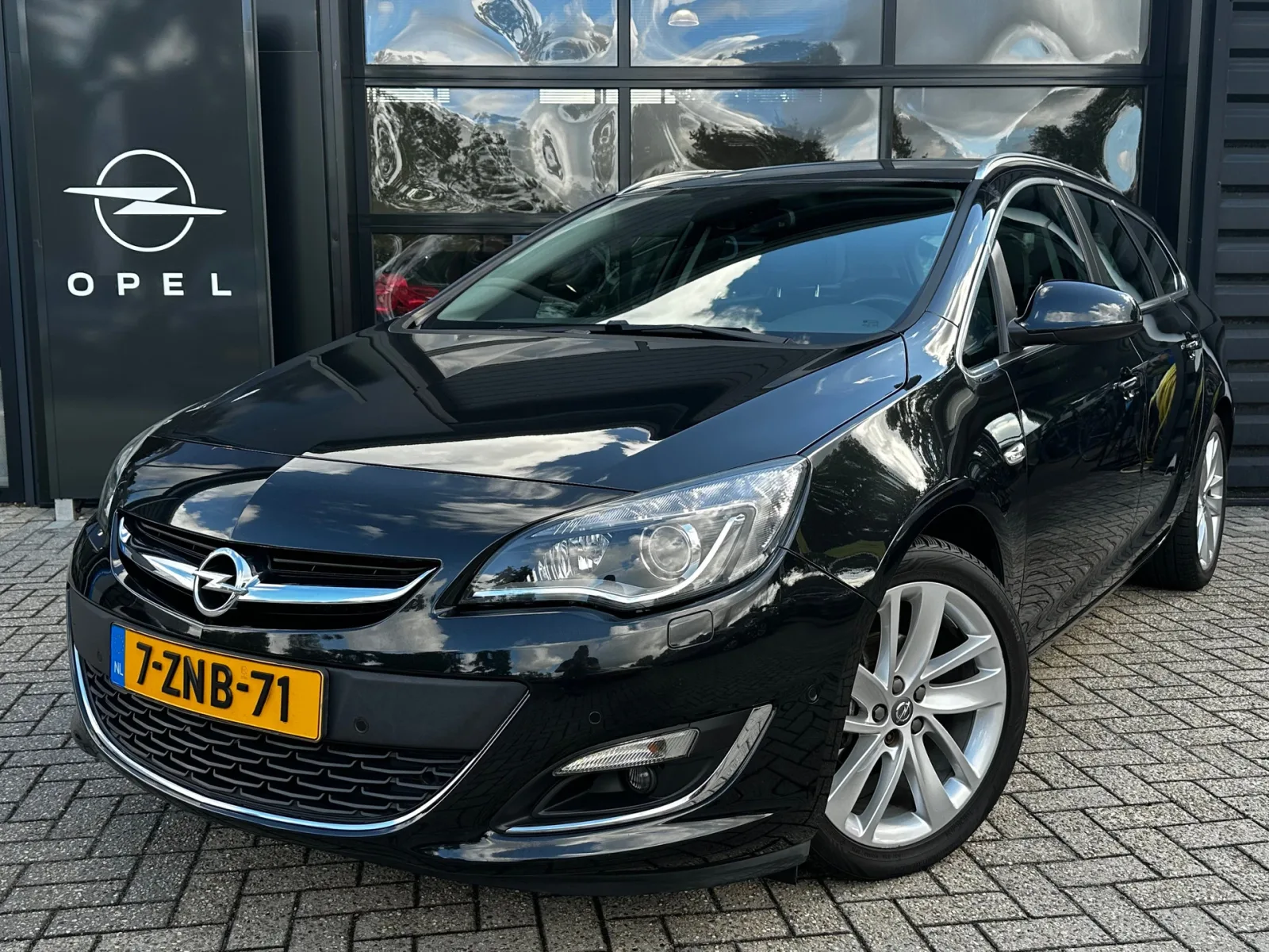 Opel Astra Sports Tourer (2015) — foto 1