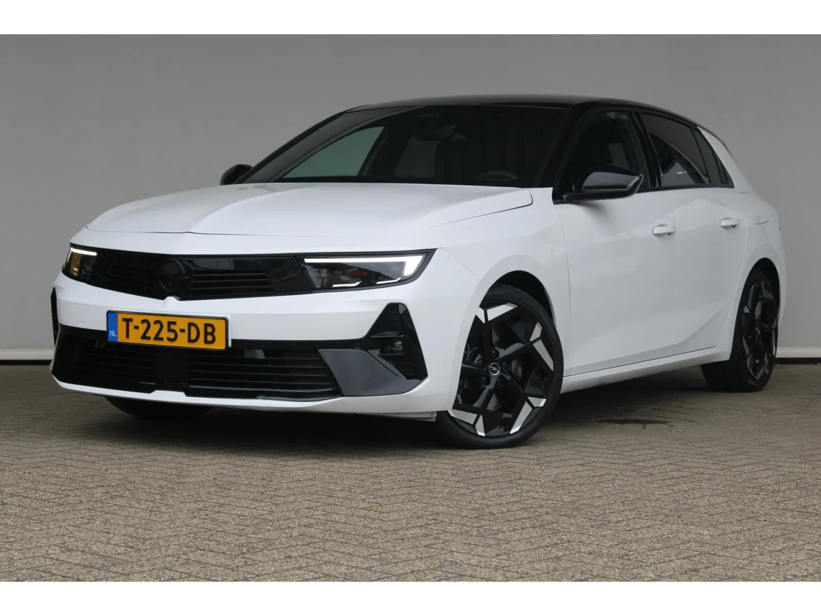 Opel Astra (2023) — foto 1