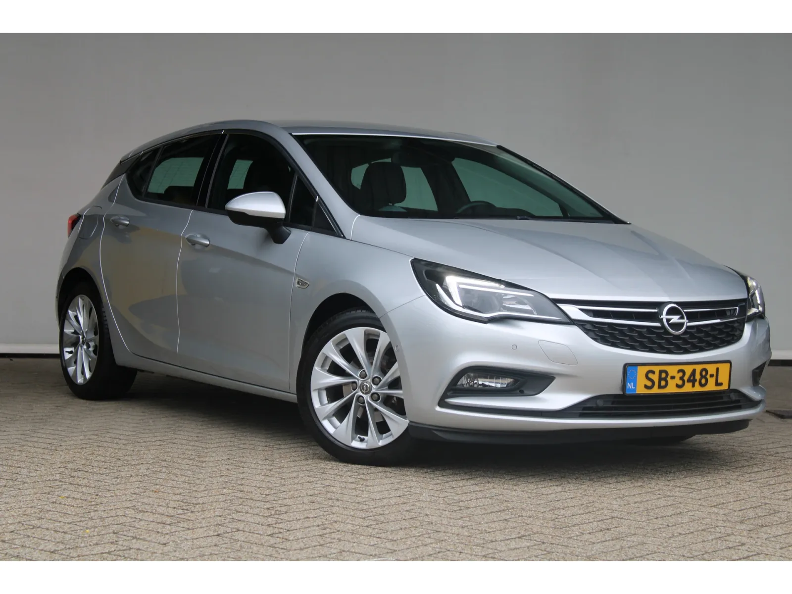 Opel Astra (2017) — foto 1