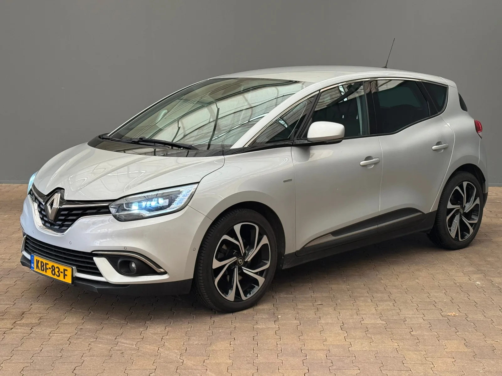 Renault Scénic (2018) — foto 1