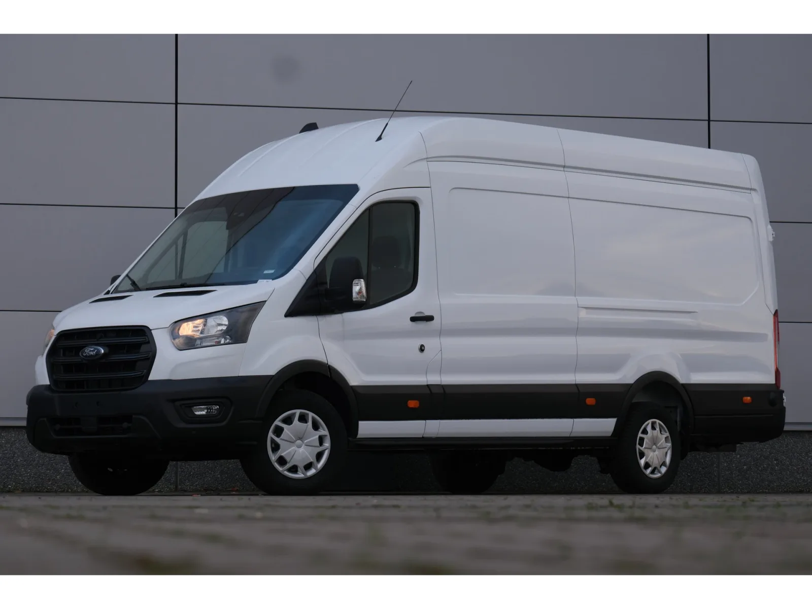 Ford Transit (2024) — foto 1