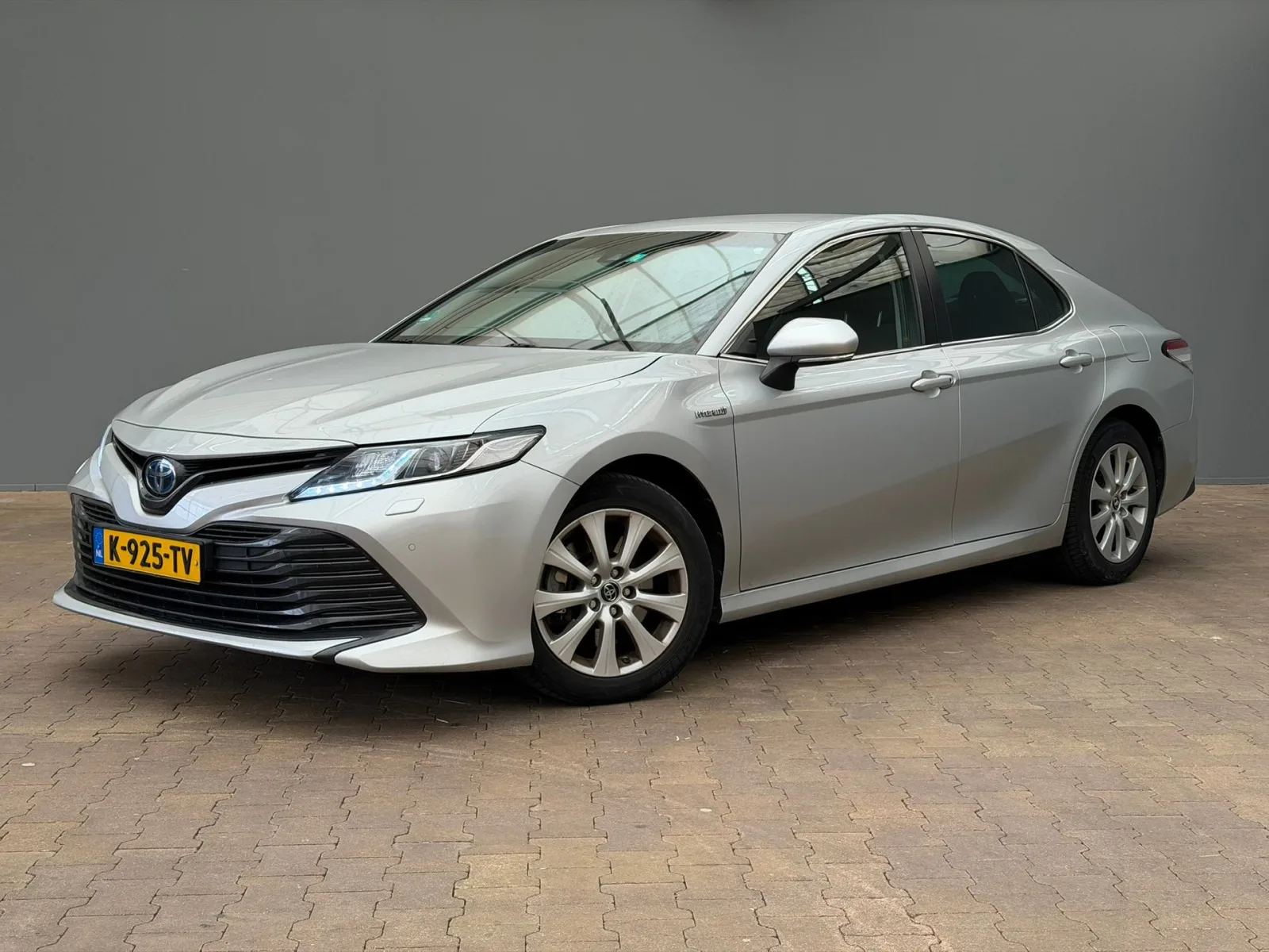 Toyota Camry (2020) — foto 1