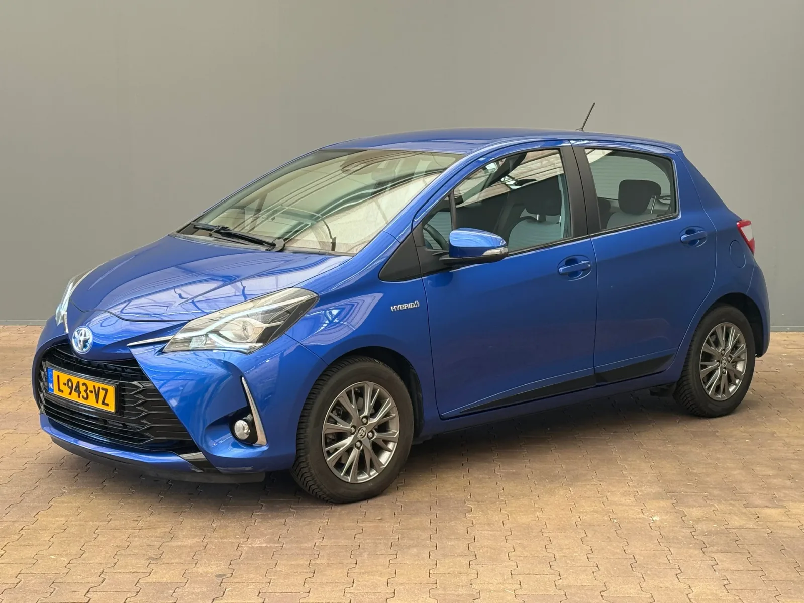 Toyota Yaris (2017) — foto 1