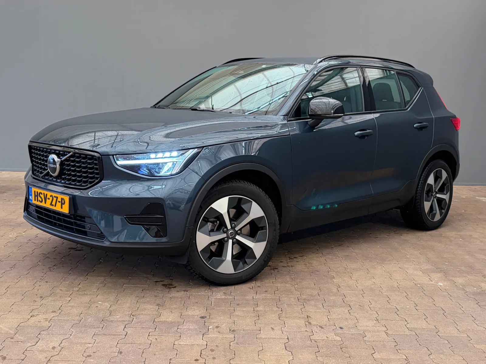 Volvo XC40 (2025) — foto 1
