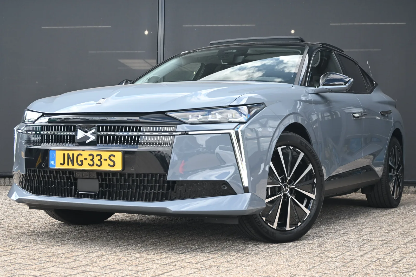 DS Automobiles No 4 (2025) — foto 1
