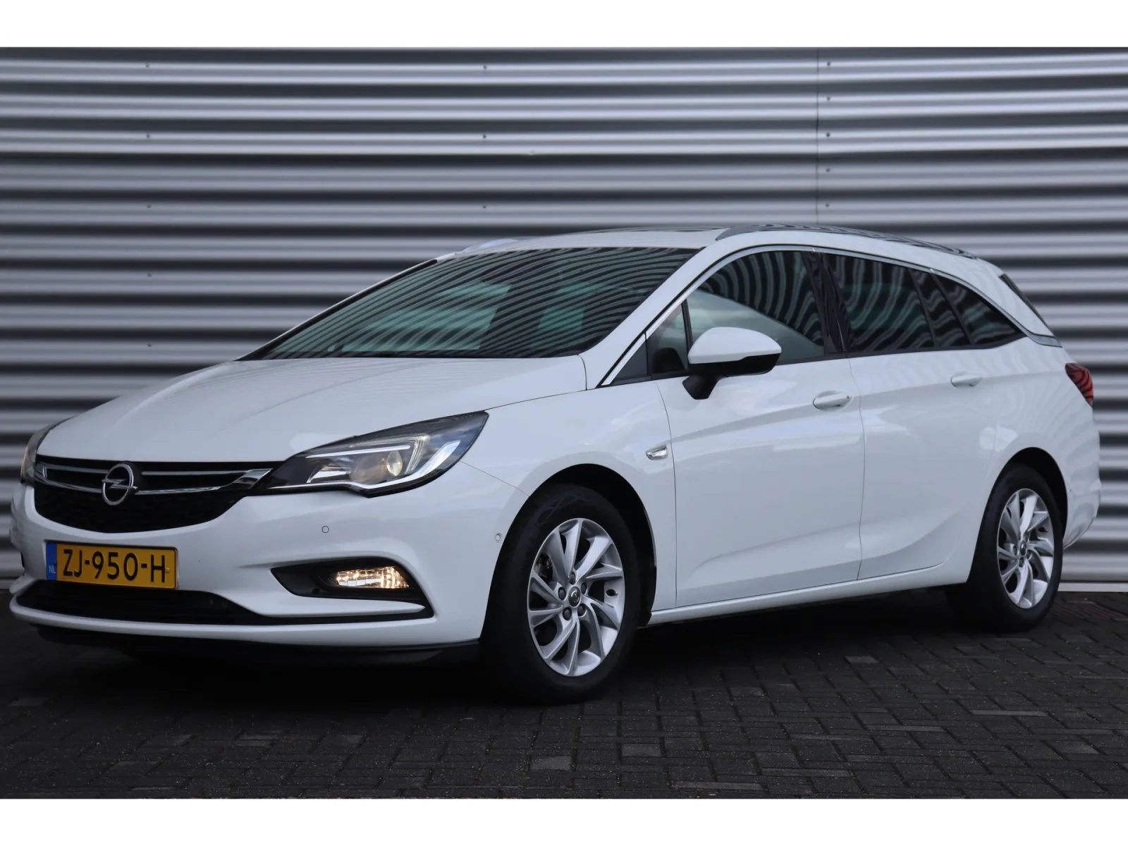 Opel Astra (2019) — foto 1