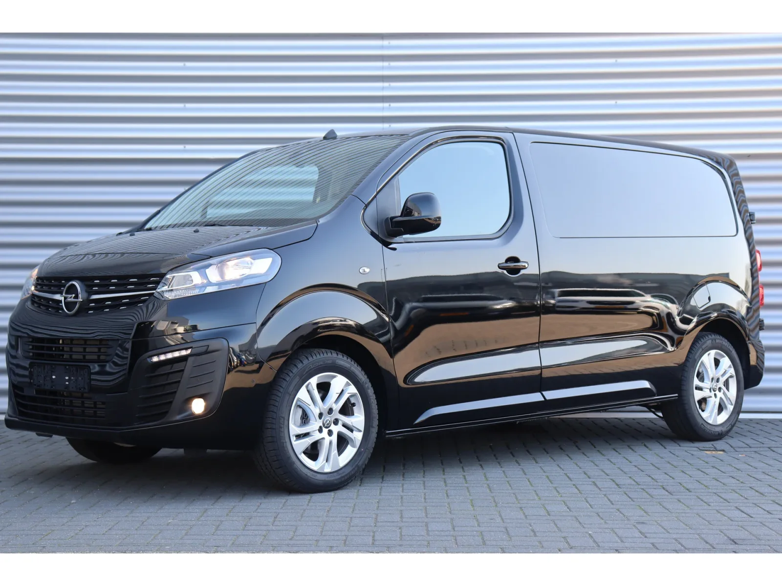 Opel Vivaro (2024) — foto 1