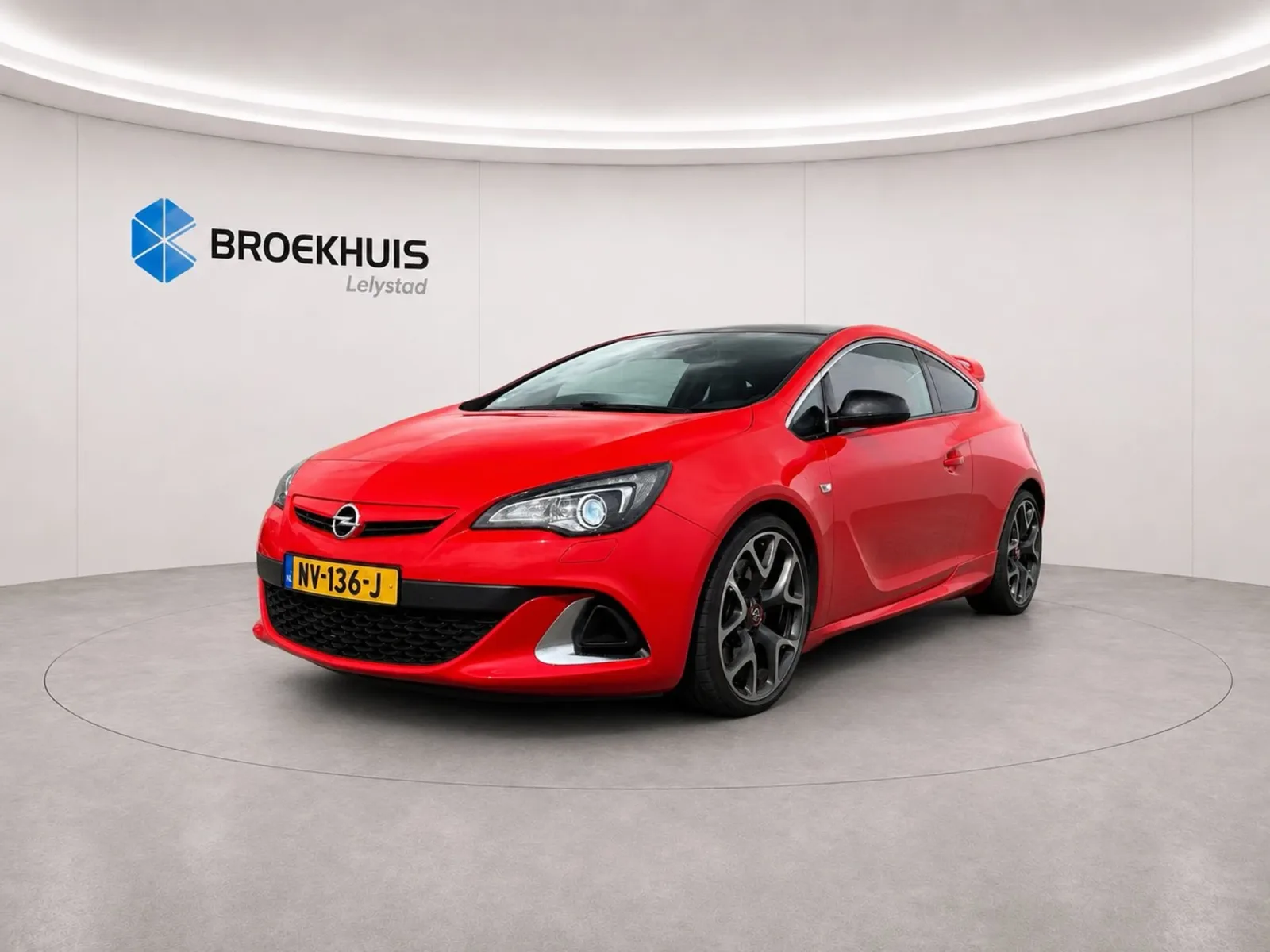 Opel Astra GTC (2017) — foto 1