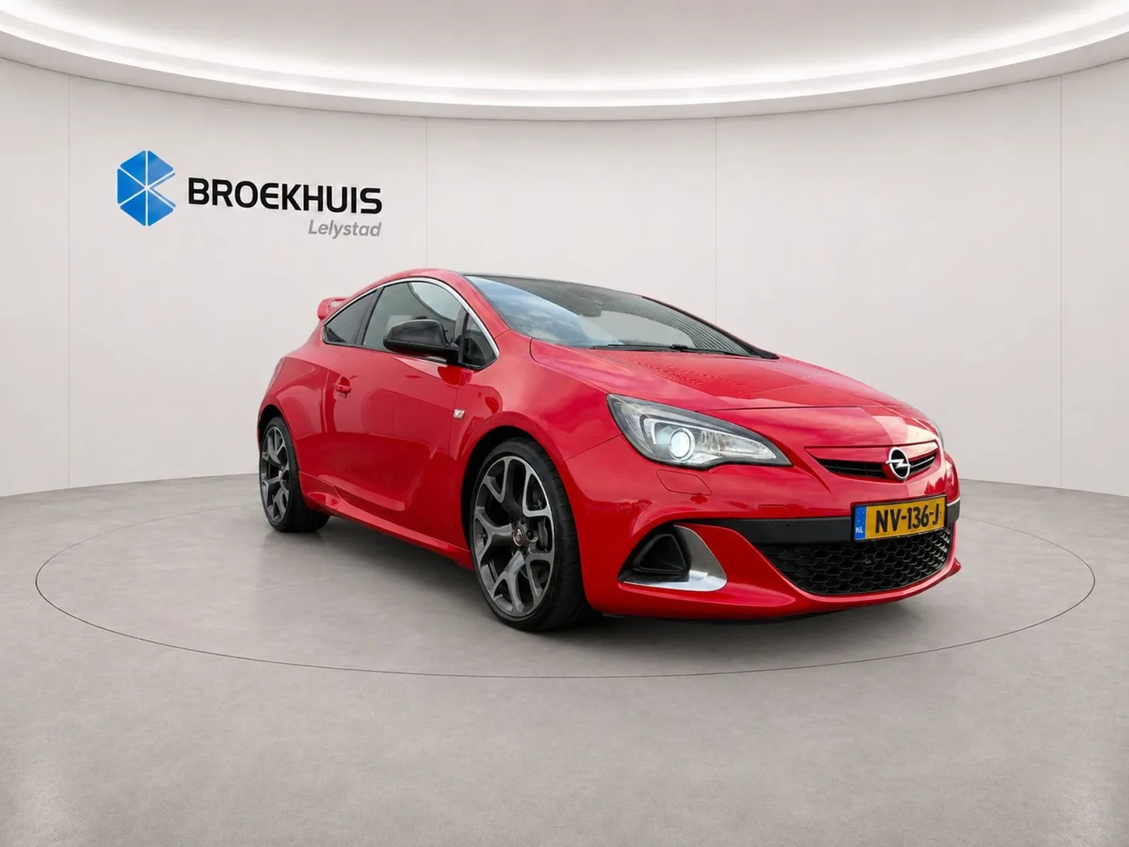 Opel Astra GTC (2017) — foto 1