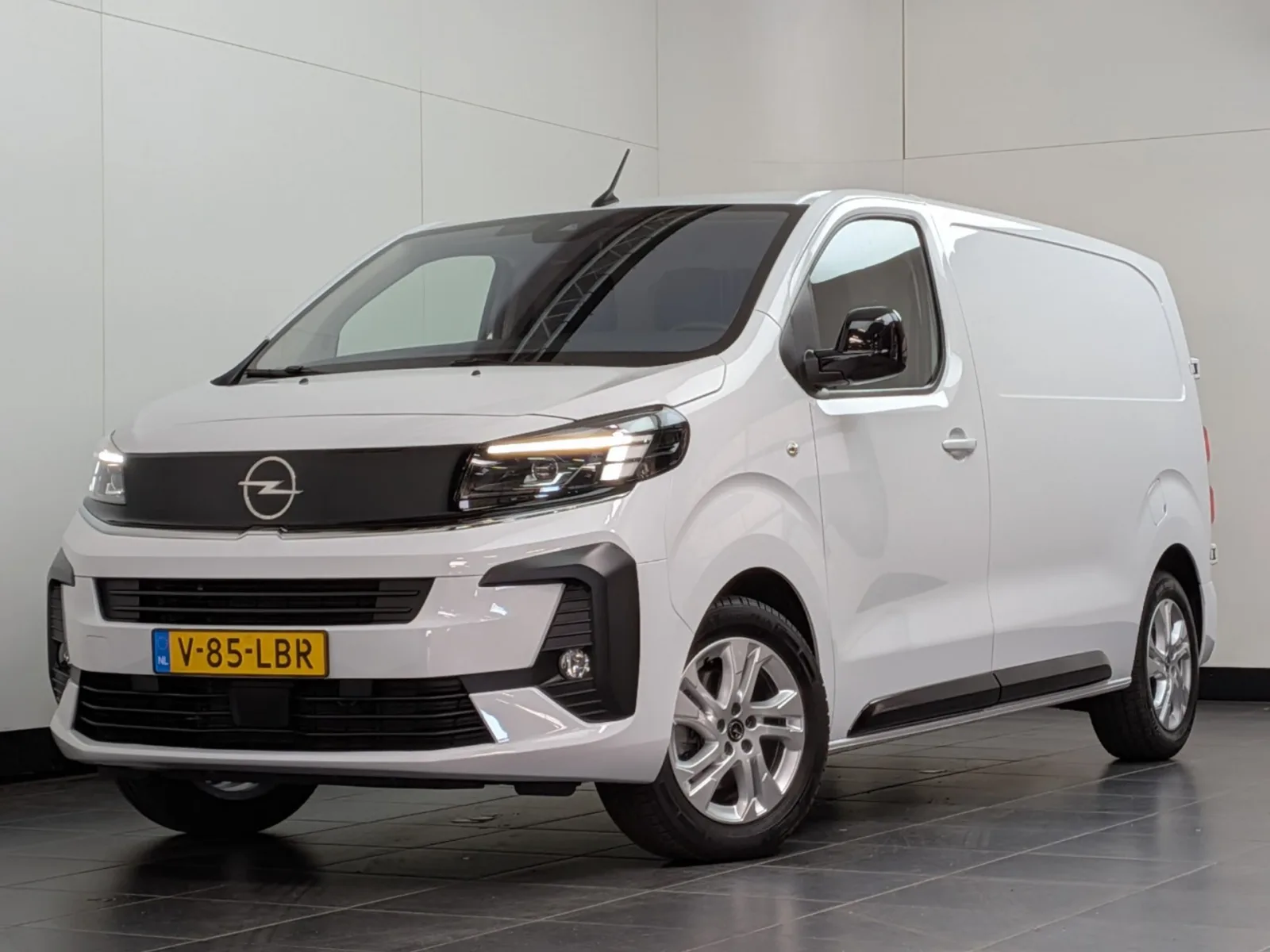Opel Vivaro (2024) — foto 1