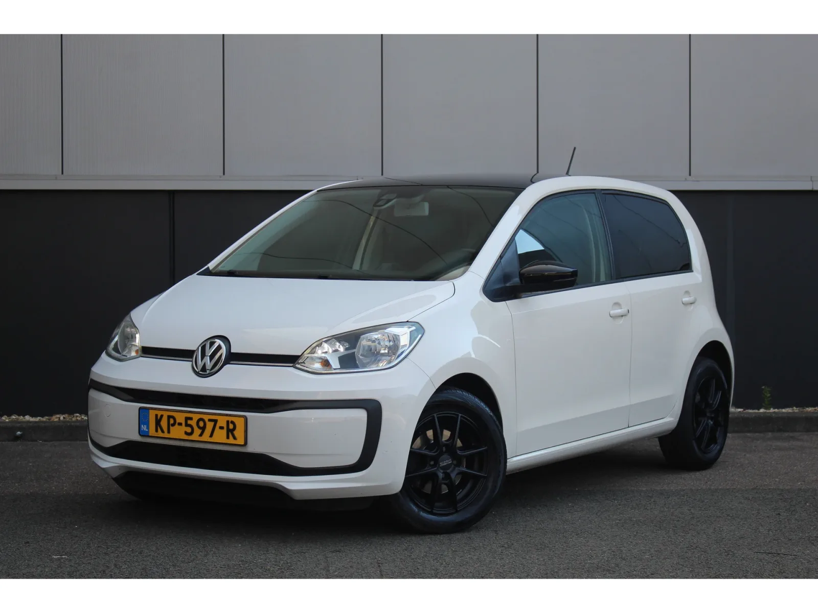 Volkswagen Up! (2016) — foto 1