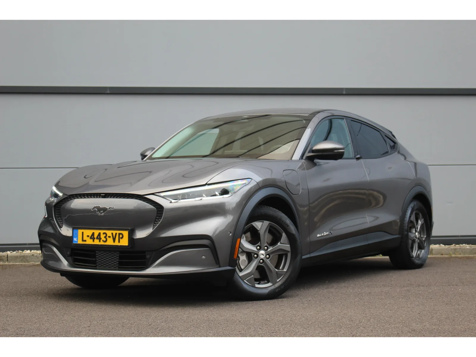 Ford Mustang Mach-E (2021) — foto 1