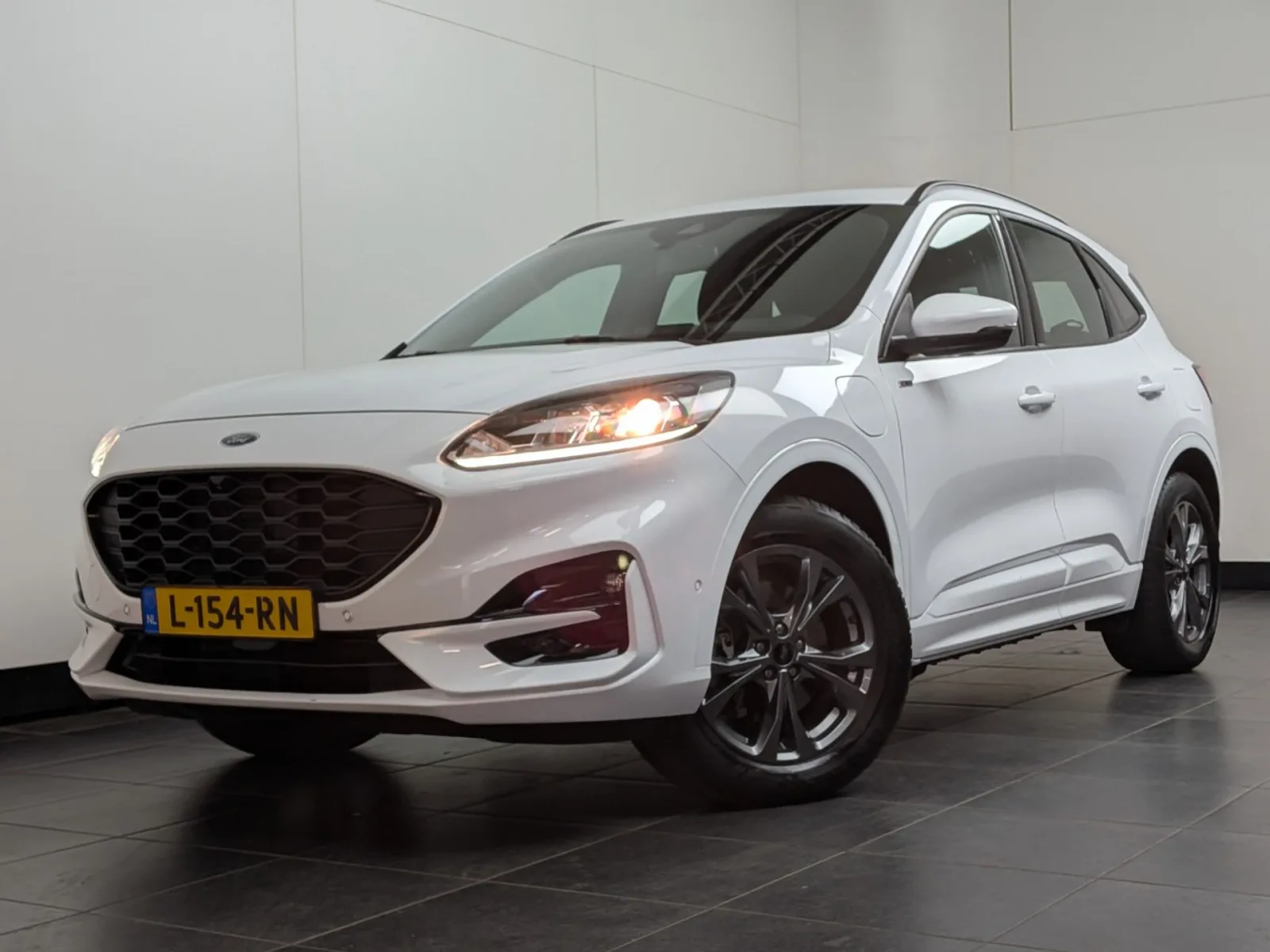 Ford Kuga (2021) — foto 1