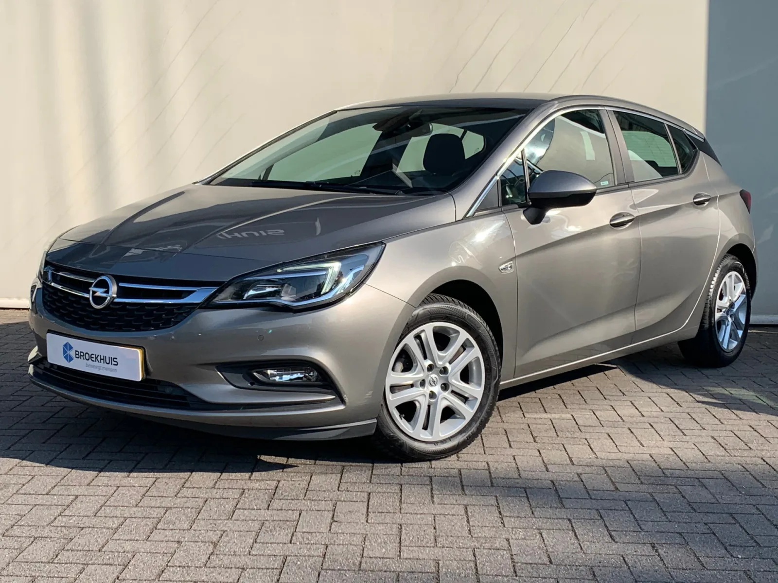 Opel Astra (2017) — foto 1