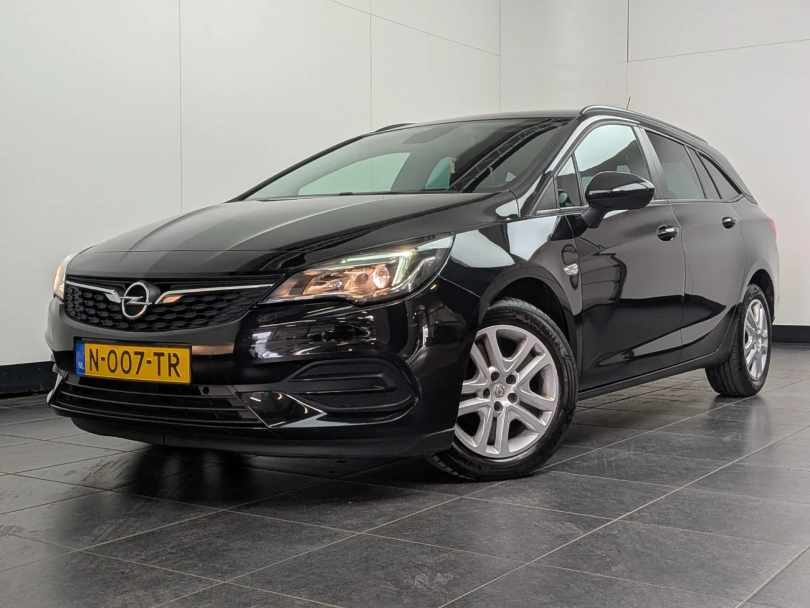 Opel Astra Sports Tourer (2022) — foto 1