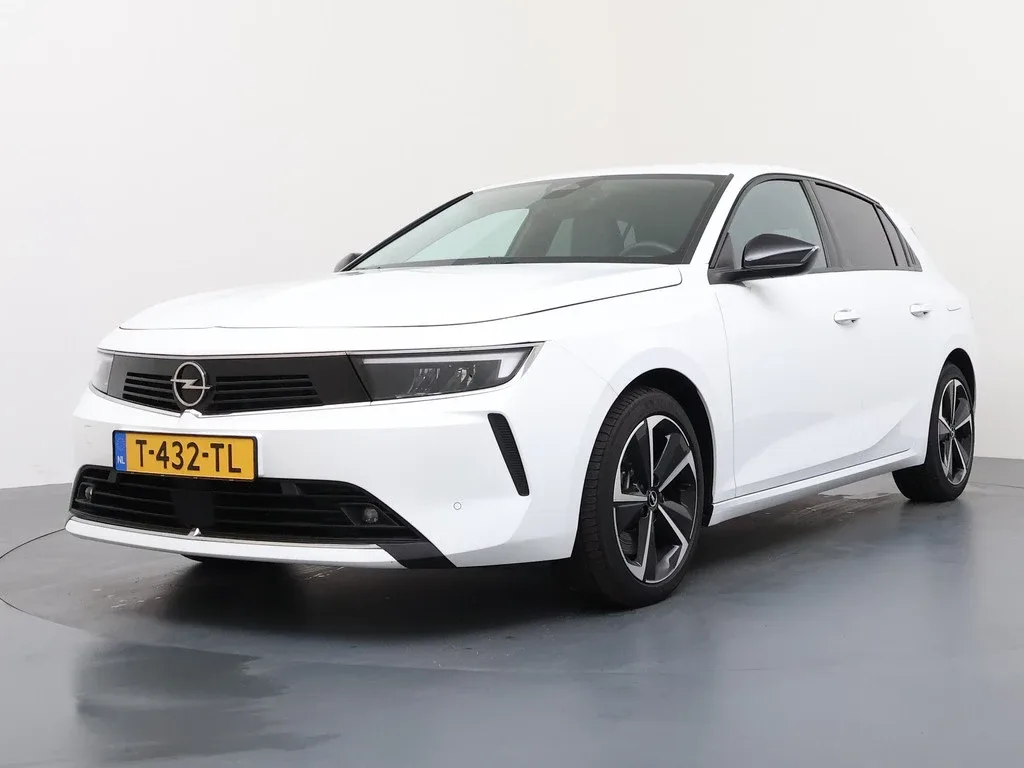 Opel Astra (2023) — foto 1