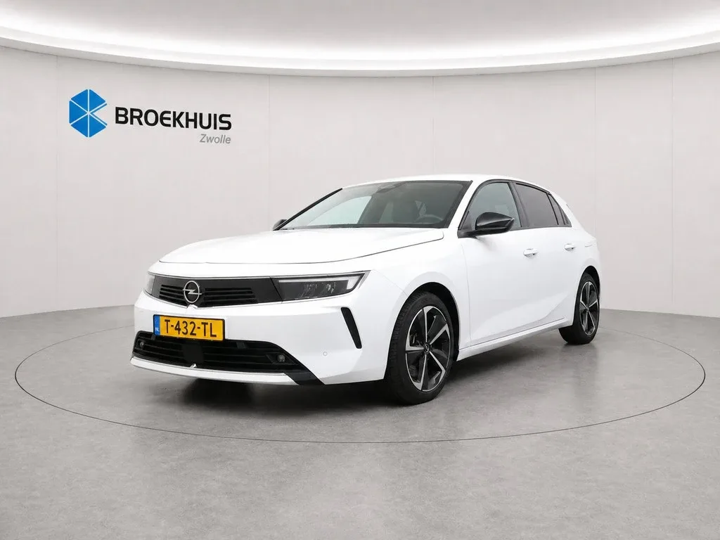Opel Astra (2023) — foto 1