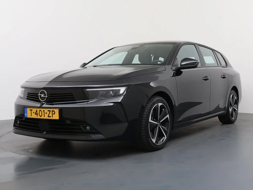 Opel Astra (2023) — foto 1