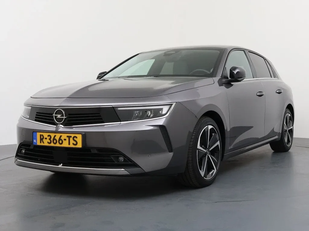 Opel Astra (2022) — foto 1