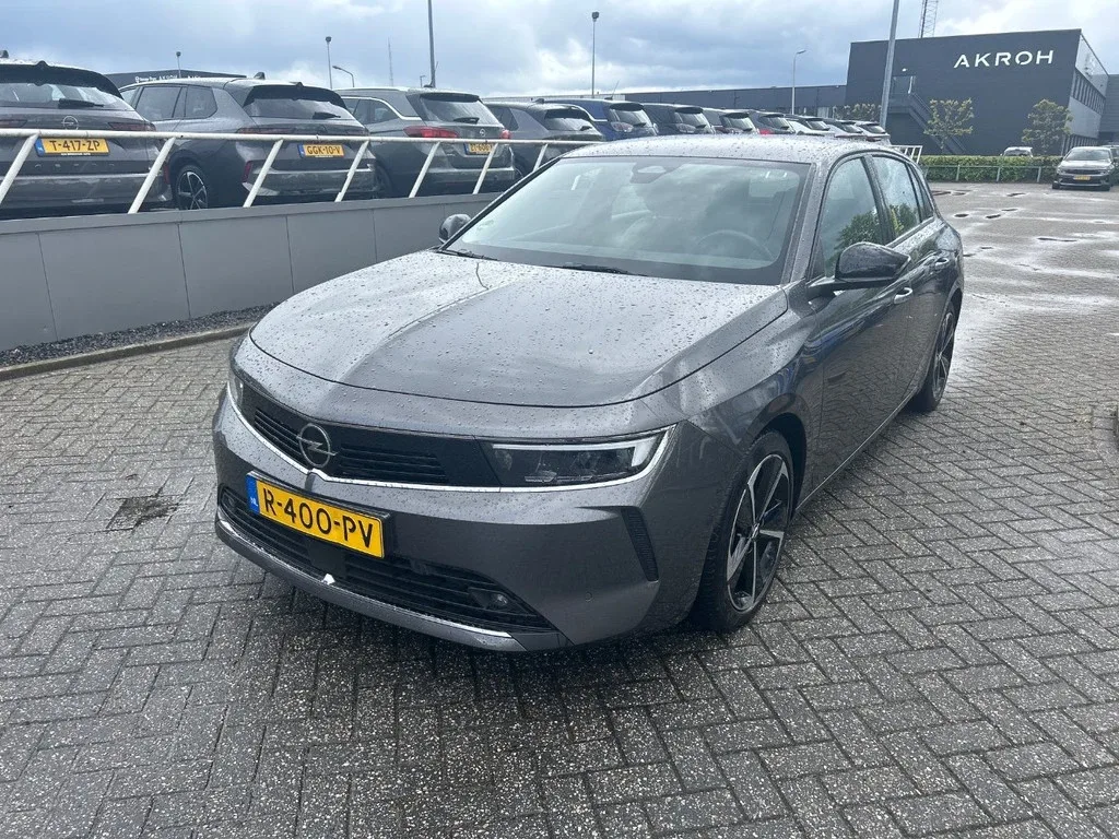 Opel Astra (2022) — foto 1
