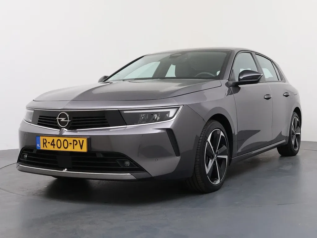 Opel Astra (2022) — foto 1
