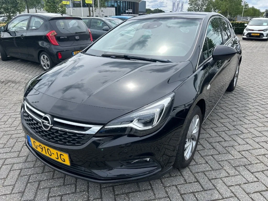 Opel Astra (2019) — foto 1
